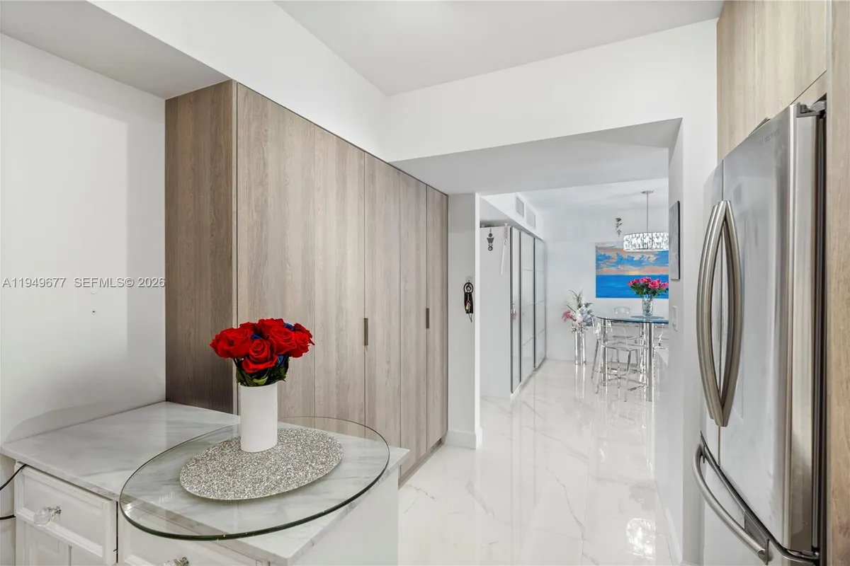 3600 Mystic Pointe Dr # 1017, Aventura FL 33180