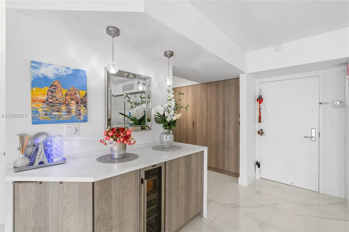 3600 Mystic Pointe Dr # 1017, Aventura FL 33180