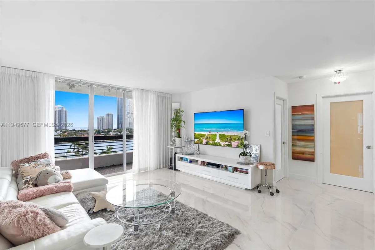 3600 Mystic Pointe Dr # 1017, Aventura FL 33180