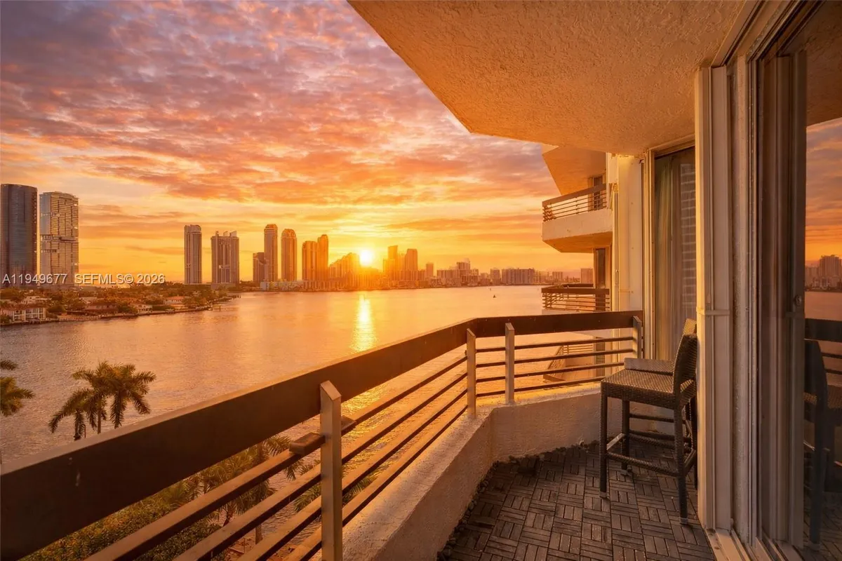 3600 Mystic Pointe Dr # 1017, Aventura FL 33180