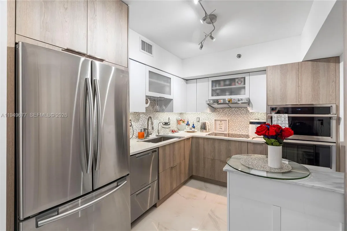 3600 Mystic Pointe Dr # 1017, Aventura FL 33180