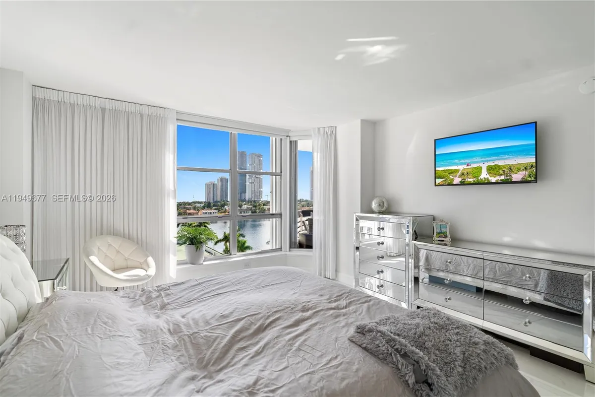 3600 Mystic Pointe Dr # 1017, Aventura FL 33180