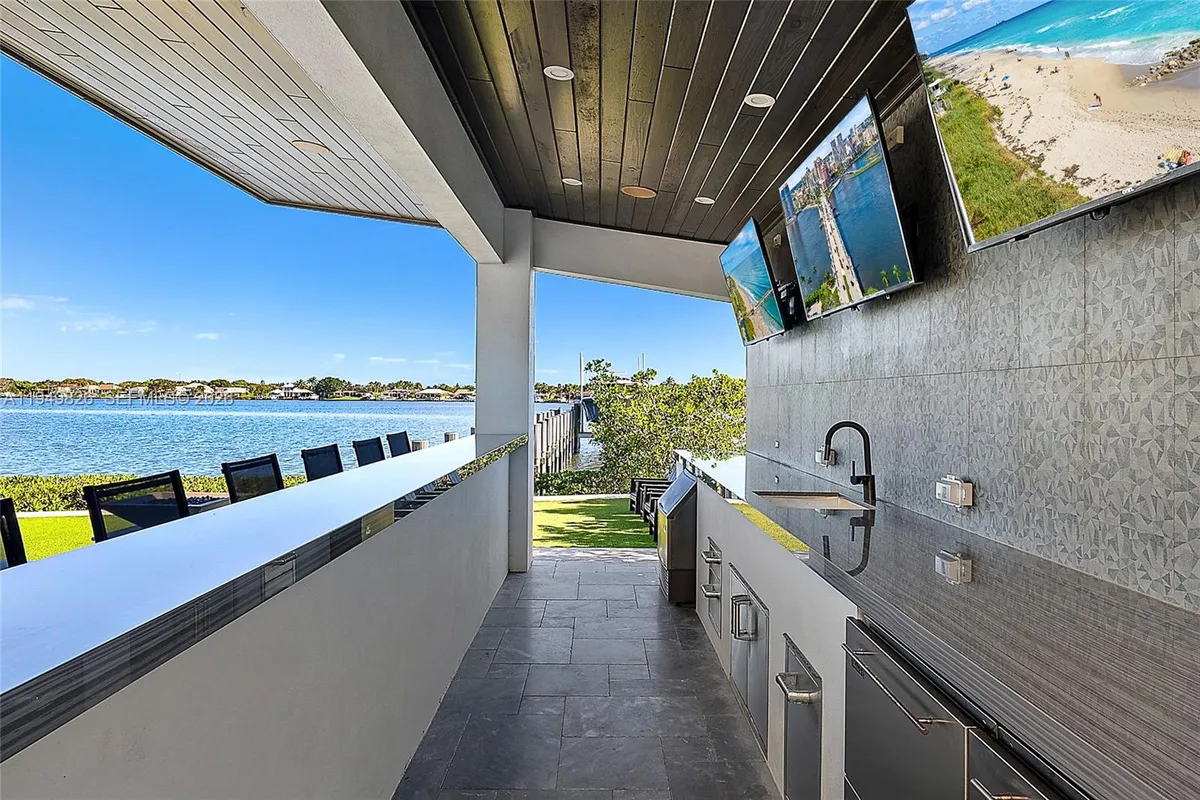 9 Bamboo Ln, Jupiter FL 33458