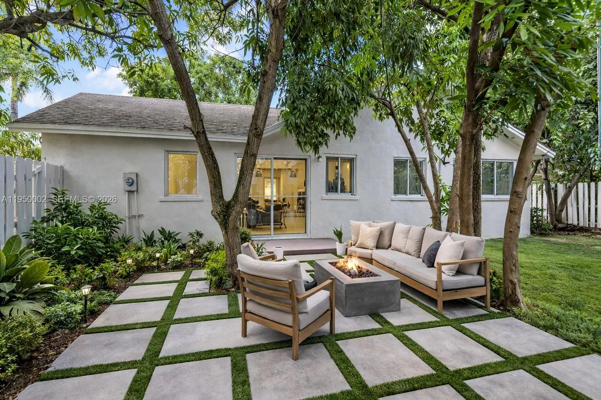 11075 SW 221st Ter, Miami FL 33170