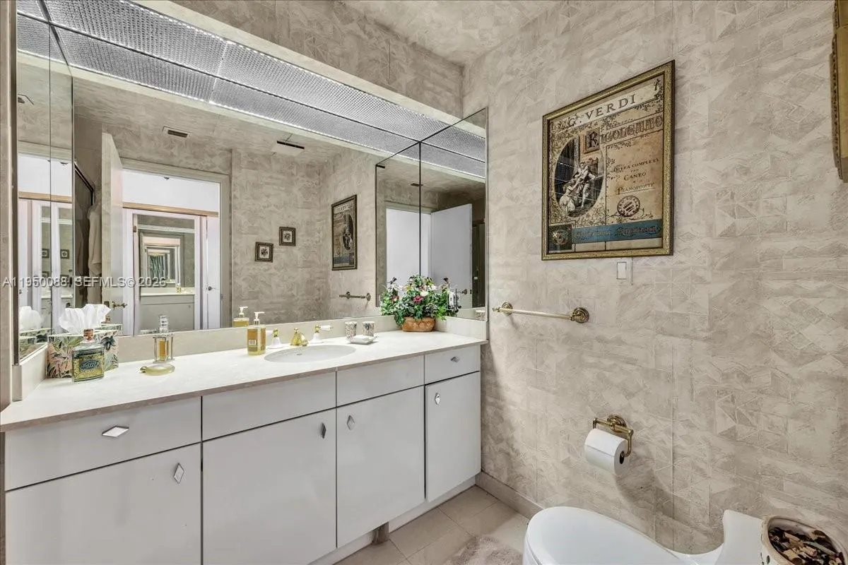 10101 Collins Ave, Bal Harbour FL 33154