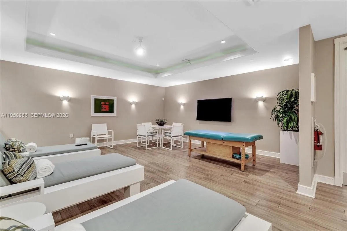 10101 Collins Ave, Bal Harbour FL 33154