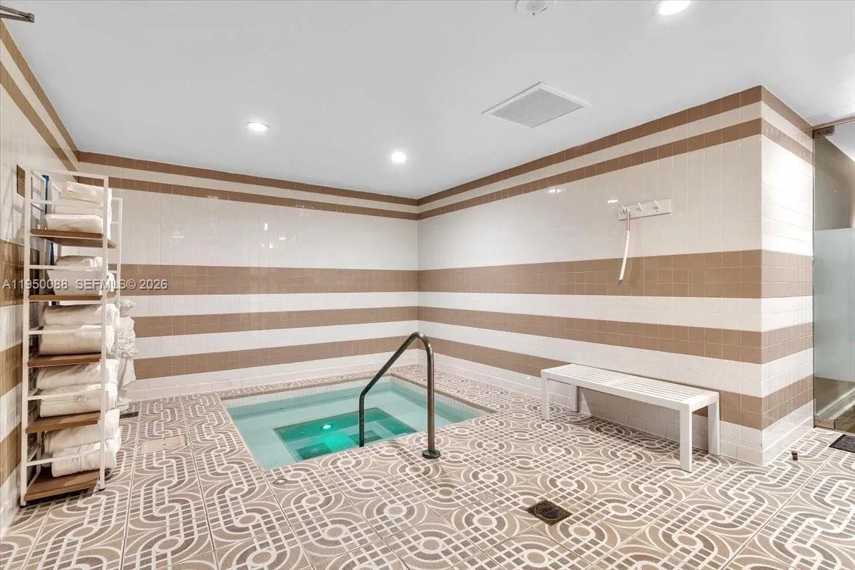 10101 Collins Ave, Bal Harbour FL 33154