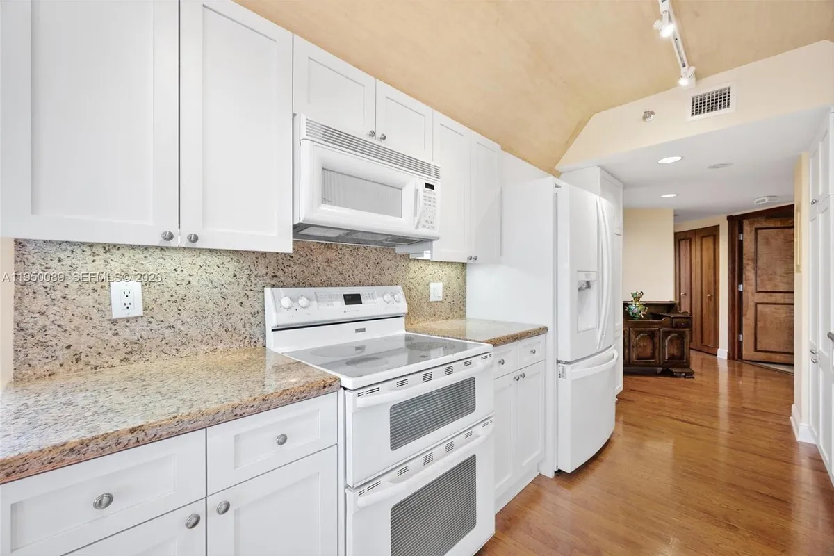 1000 E Island Blvd # 803, Aventura FL 33160