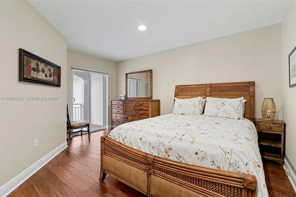 1140 Canella Ln, Hollywood FL 33019