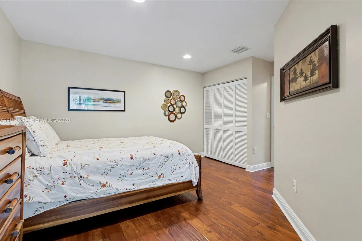 1140 Canella Ln, Hollywood FL 33019