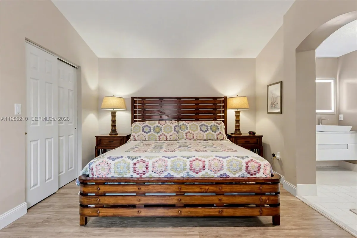 1140 Canella Ln, Hollywood FL 33019