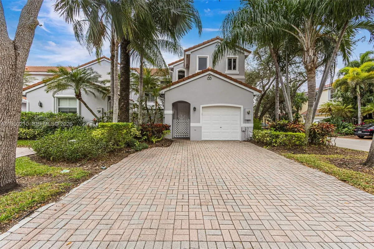 1140 Canella Ln, Hollywood FL 33019