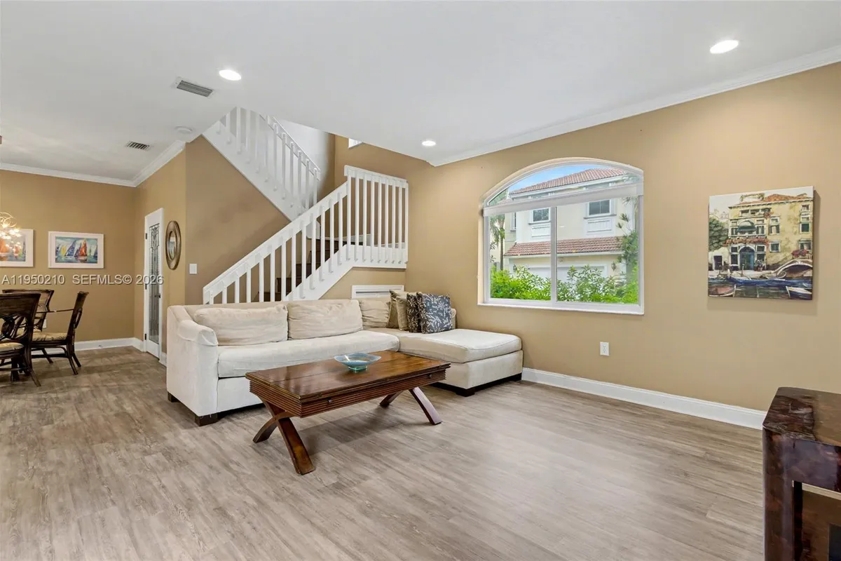 1140 Canella Ln, Hollywood FL 33019