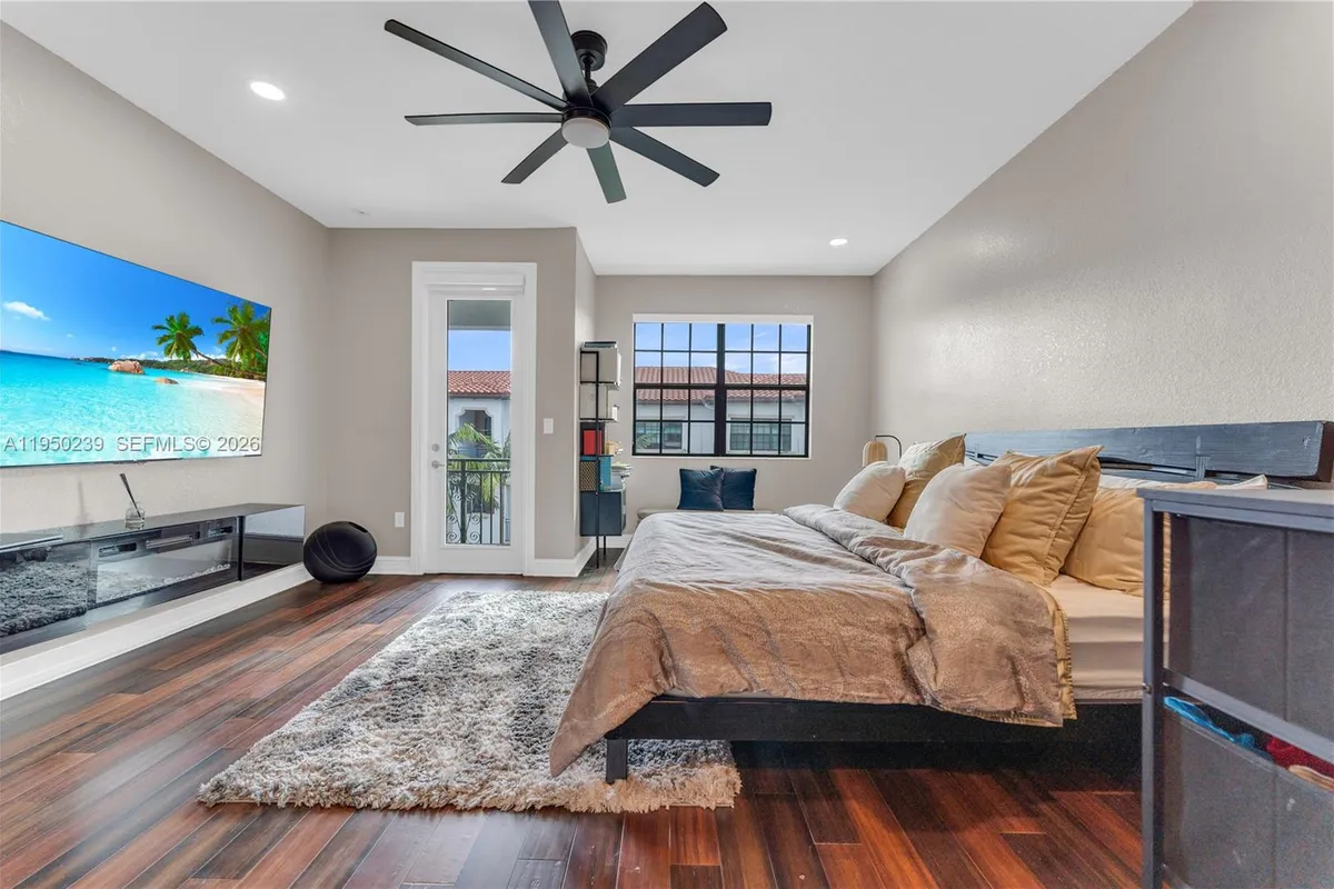 11537 SW 13th Ct, Pembroke Pines FL 33025