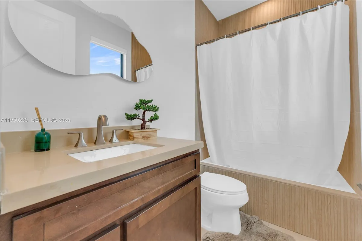 11537 SW 13th Ct, Pembroke Pines FL 33025