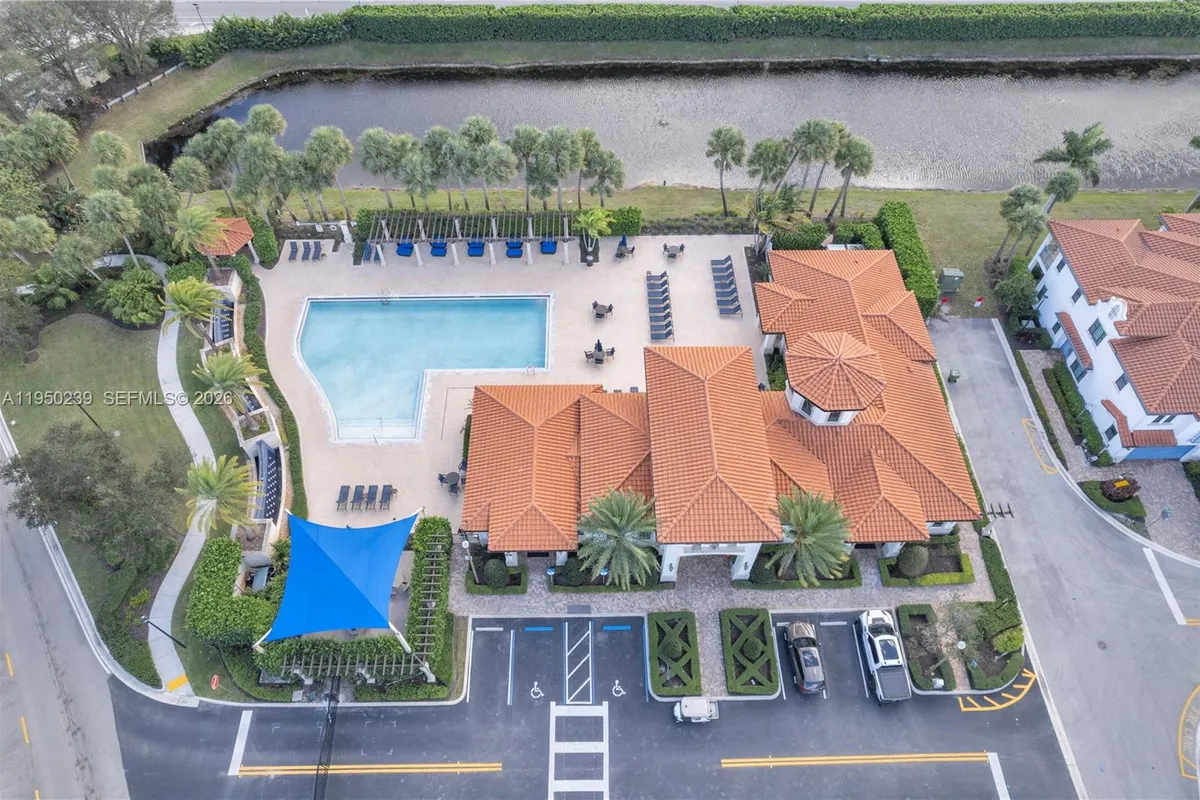 11537 SW 13th Ct, Pembroke Pines FL 33025