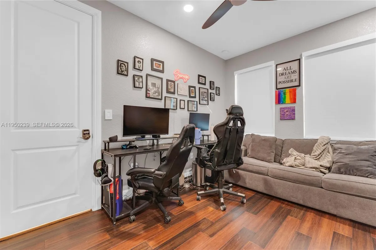 11537 SW 13th Ct, Pembroke Pines FL 33025