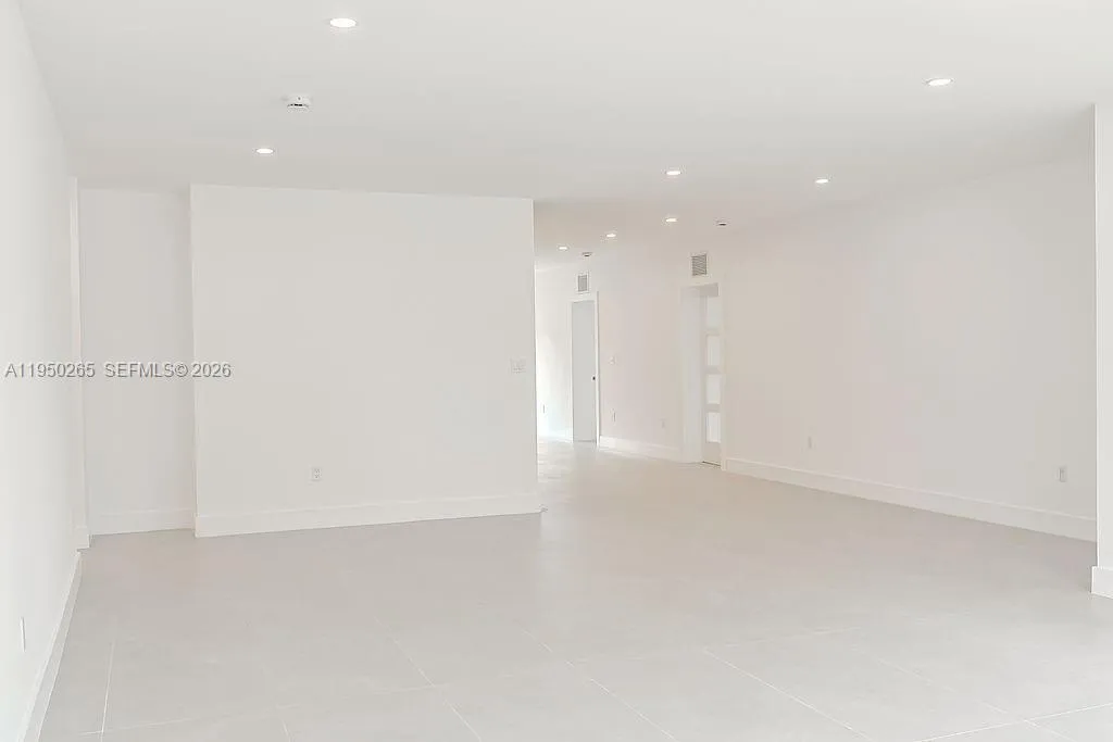 588 Palmetto Dr, Miami Springs FL 33166