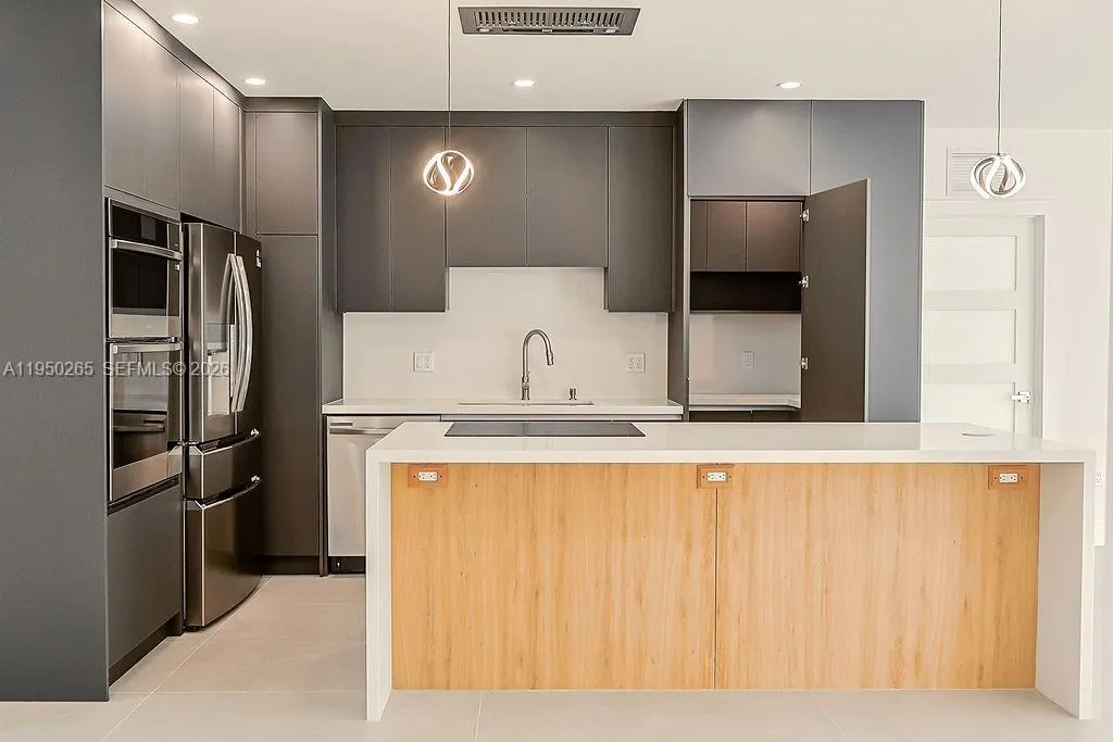 588 Palmetto Dr, Miami Springs FL 33166