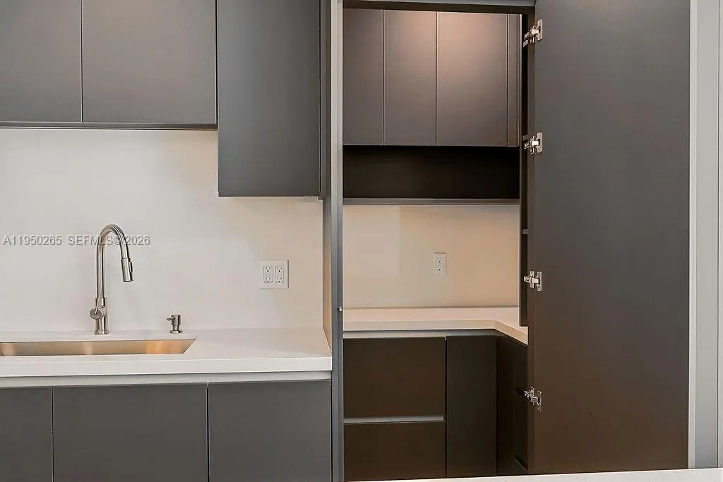 588 Palmetto Dr, Miami Springs FL 33166