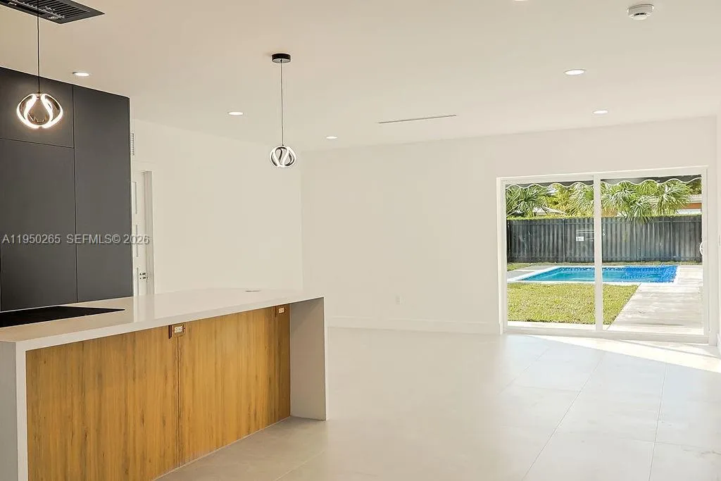 588 Palmetto Dr, Miami Springs FL 33166