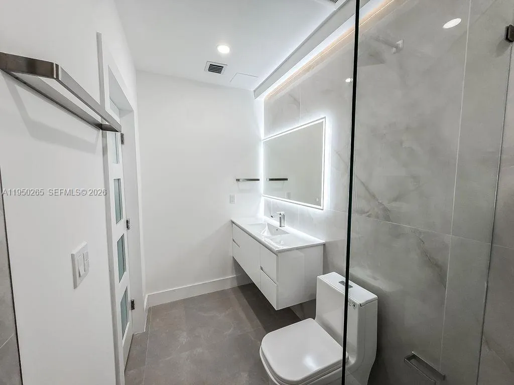 588 Palmetto Dr, Miami Springs FL 33166