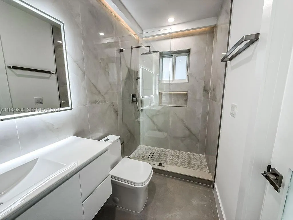 588 Palmetto Dr, Miami Springs FL 33166