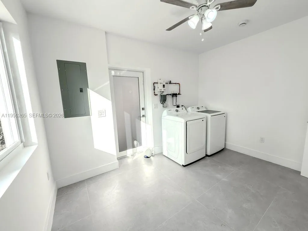 588 Palmetto Dr, Miami Springs FL 33166