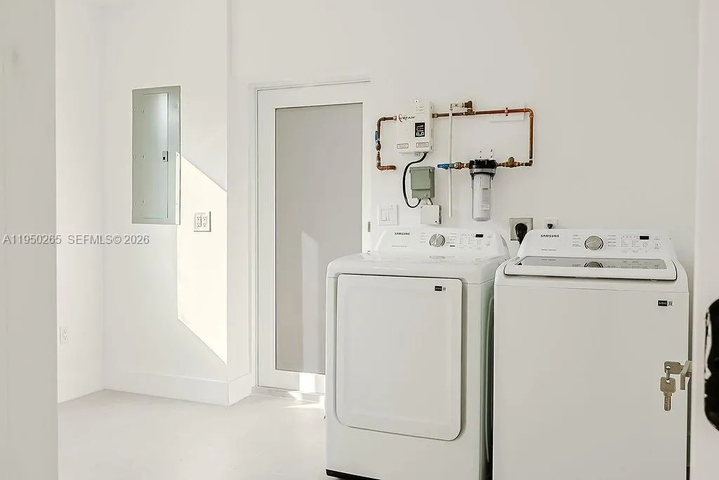 588 Palmetto Dr, Miami Springs FL 33166