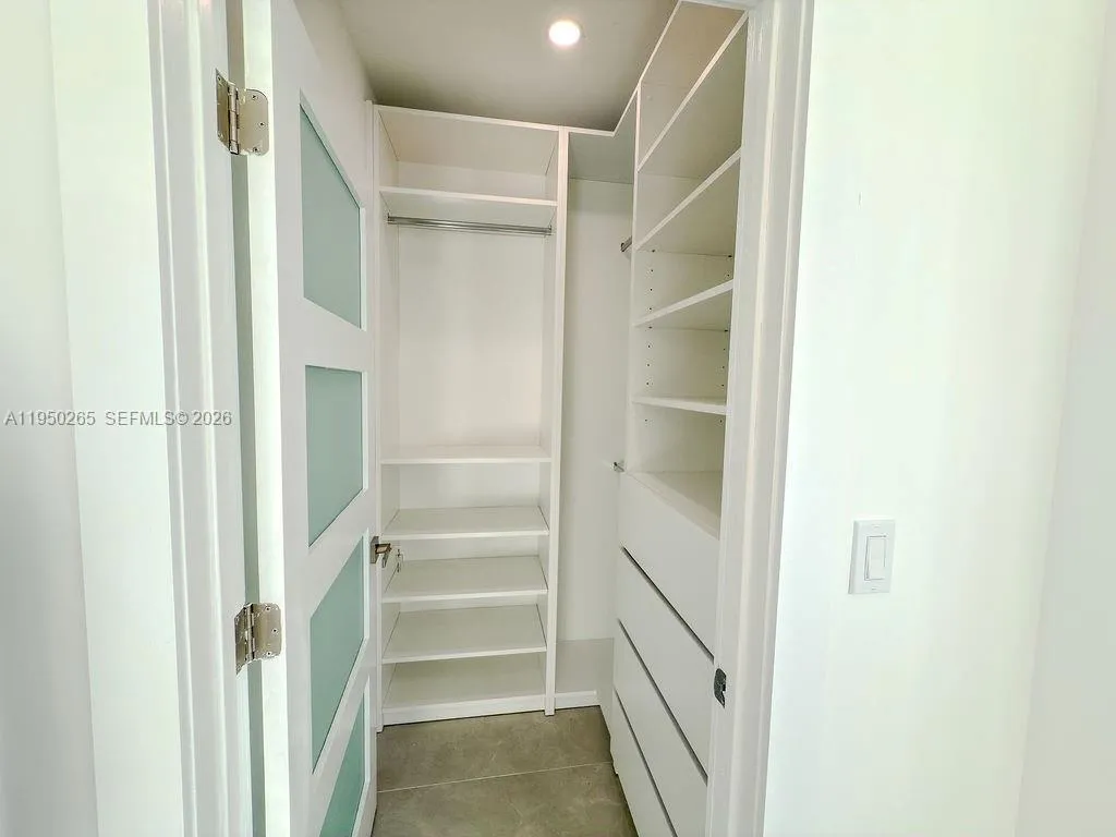 588 Palmetto Dr, Miami Springs FL 33166