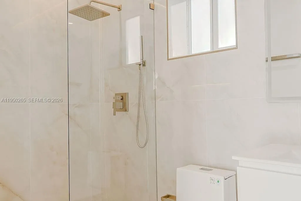 588 Palmetto Dr, Miami Springs FL 33166