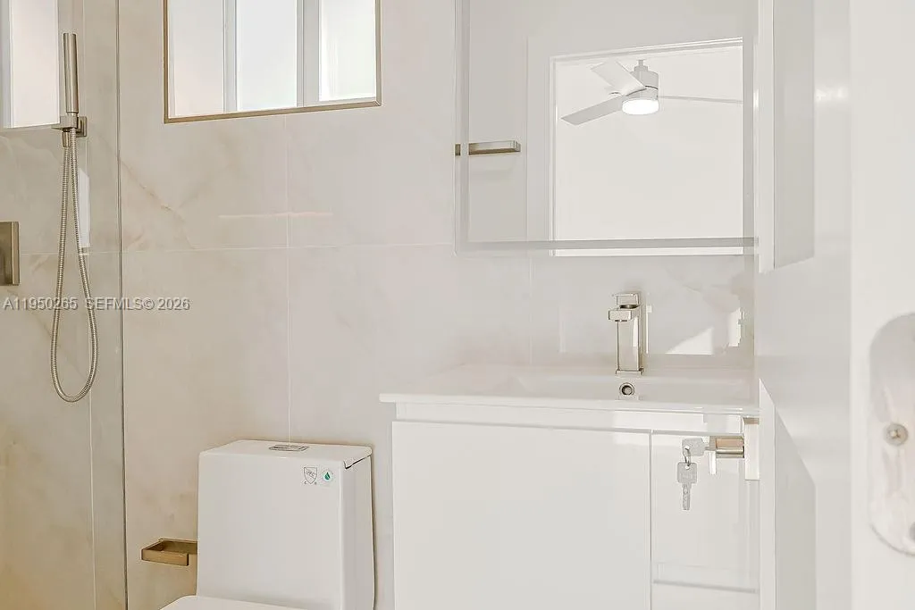 588 Palmetto Dr, Miami Springs FL 33166