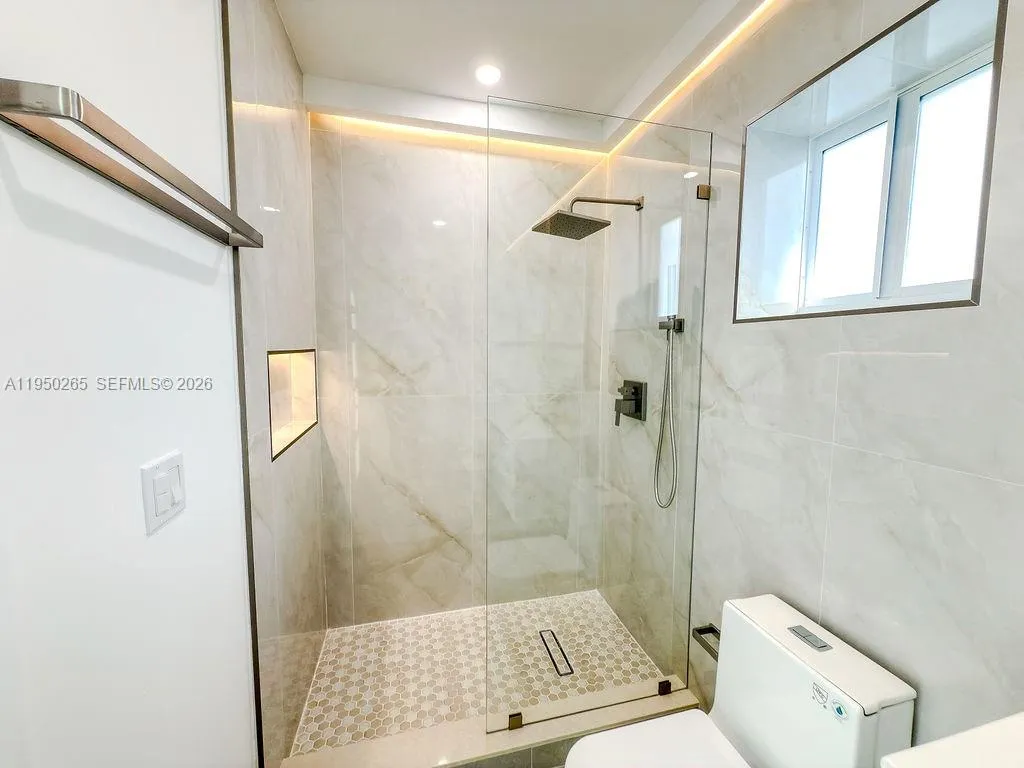 588 Palmetto Dr, Miami Springs FL 33166