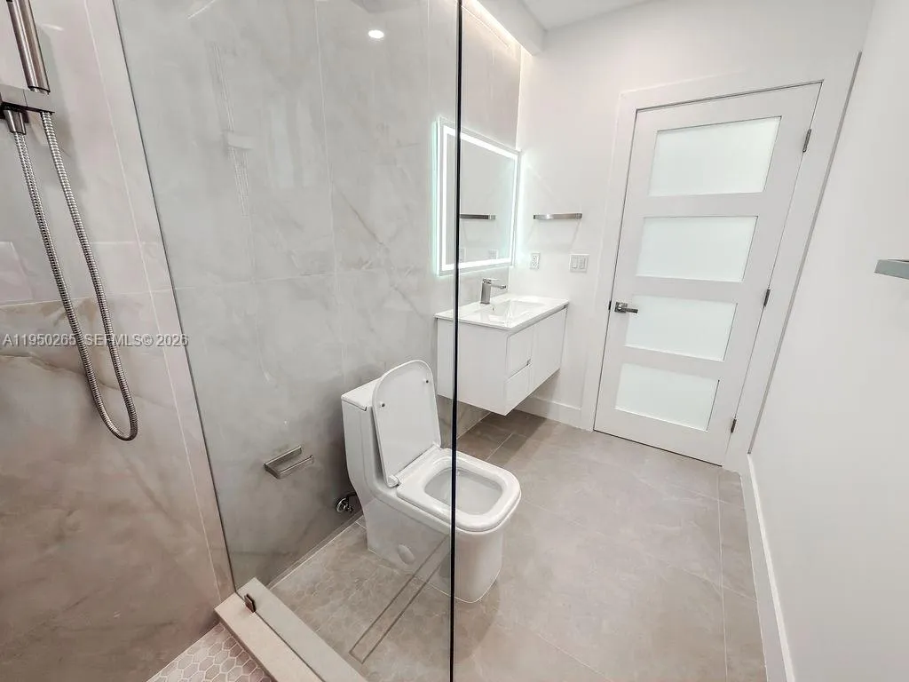 588 Palmetto Dr, Miami Springs FL 33166