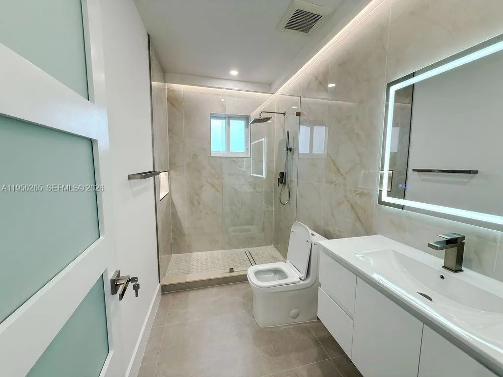 588 Palmetto Dr, Miami Springs FL 33166