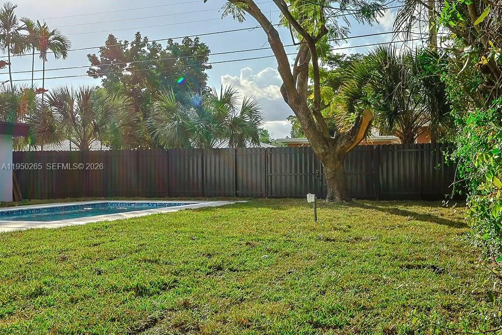 588 Palmetto Dr, Miami Springs FL 33166