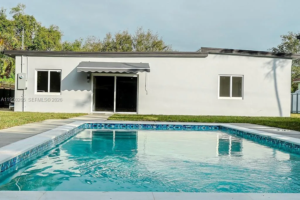 588 Palmetto Dr, Miami Springs FL 33166