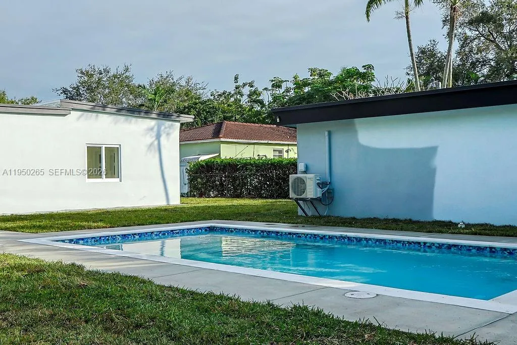 588 Palmetto Dr, Miami Springs FL 33166