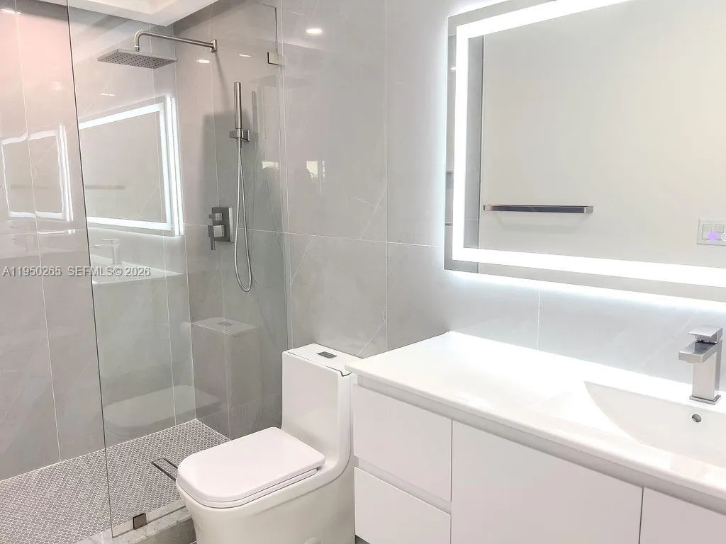 588 Palmetto Dr, Miami Springs FL 33166