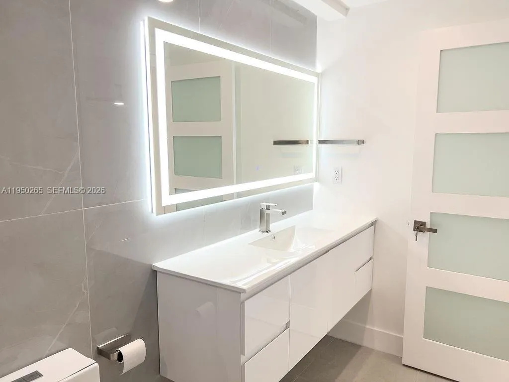 588 Palmetto Dr, Miami Springs FL 33166