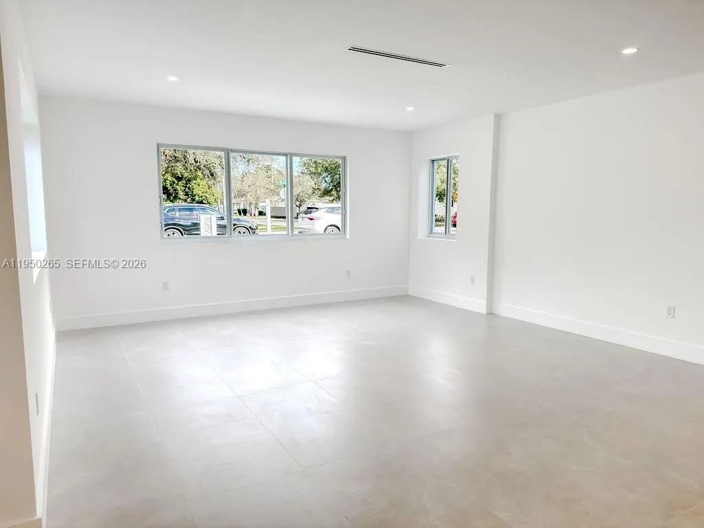 588 Palmetto Dr, Miami Springs FL 33166