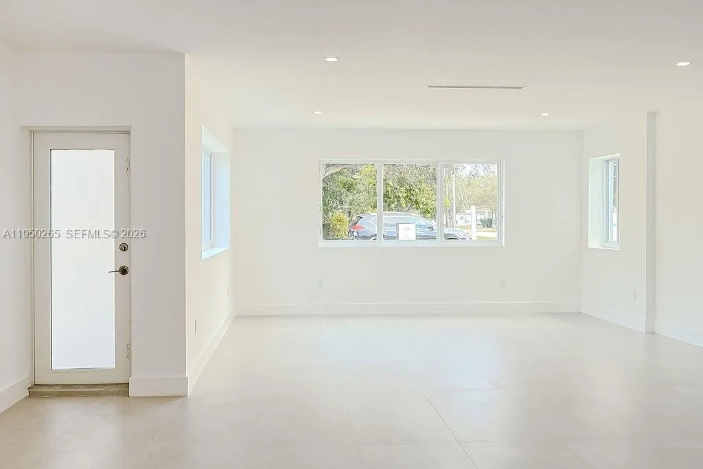 588 Palmetto Dr, Miami Springs FL 33166