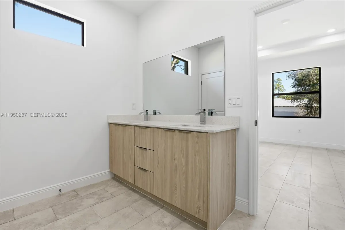 1087 Rugby Ln, La Belle FL 33935