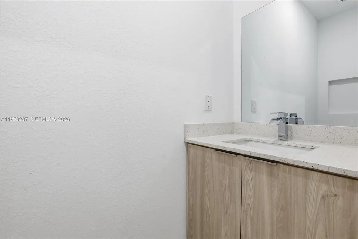 1087 Rugby Ln, La Belle FL 33935