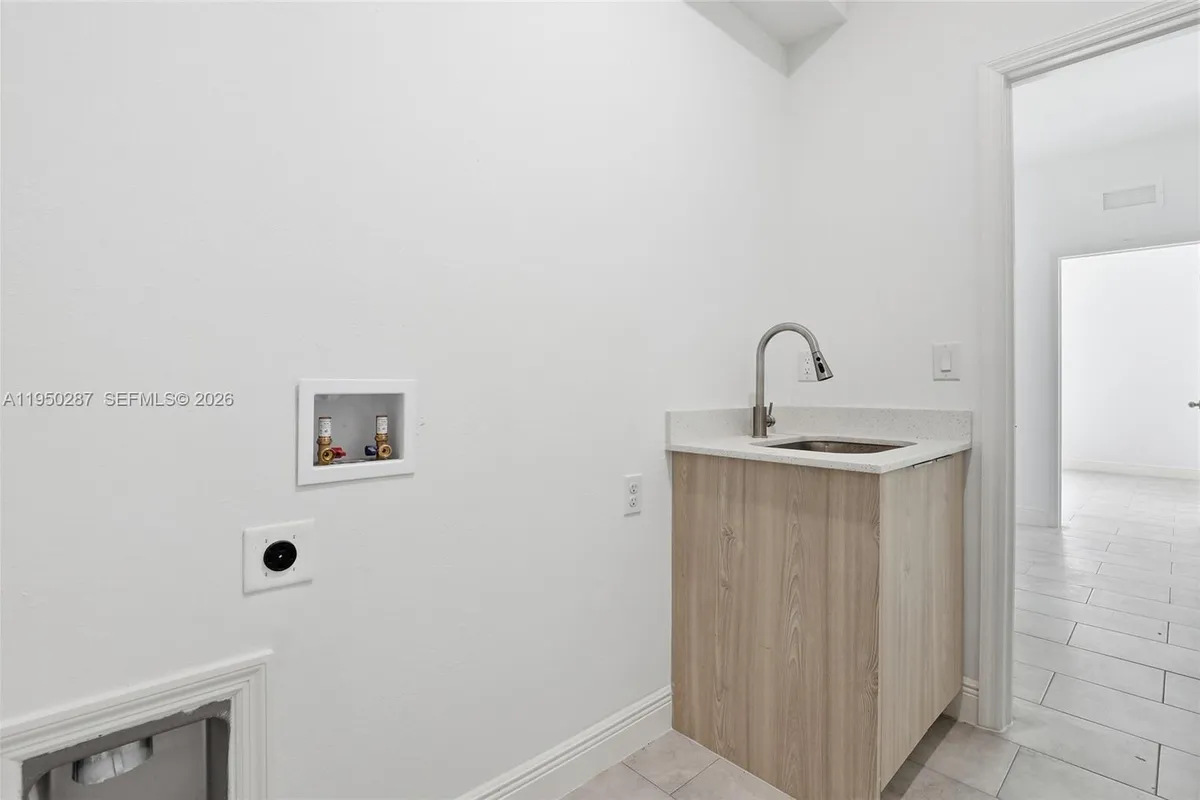 1087 Rugby Ln, La Belle FL 33935