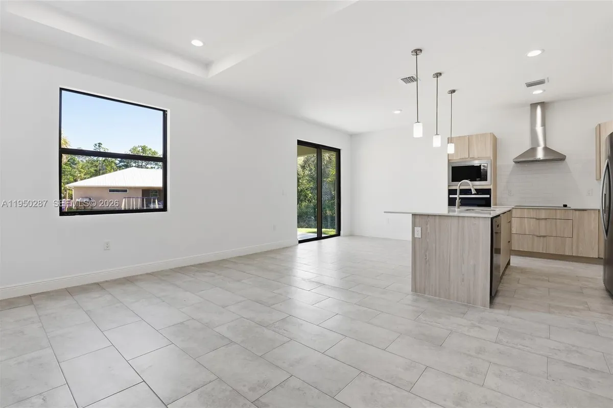 1087 Rugby Ln, La Belle FL 33935