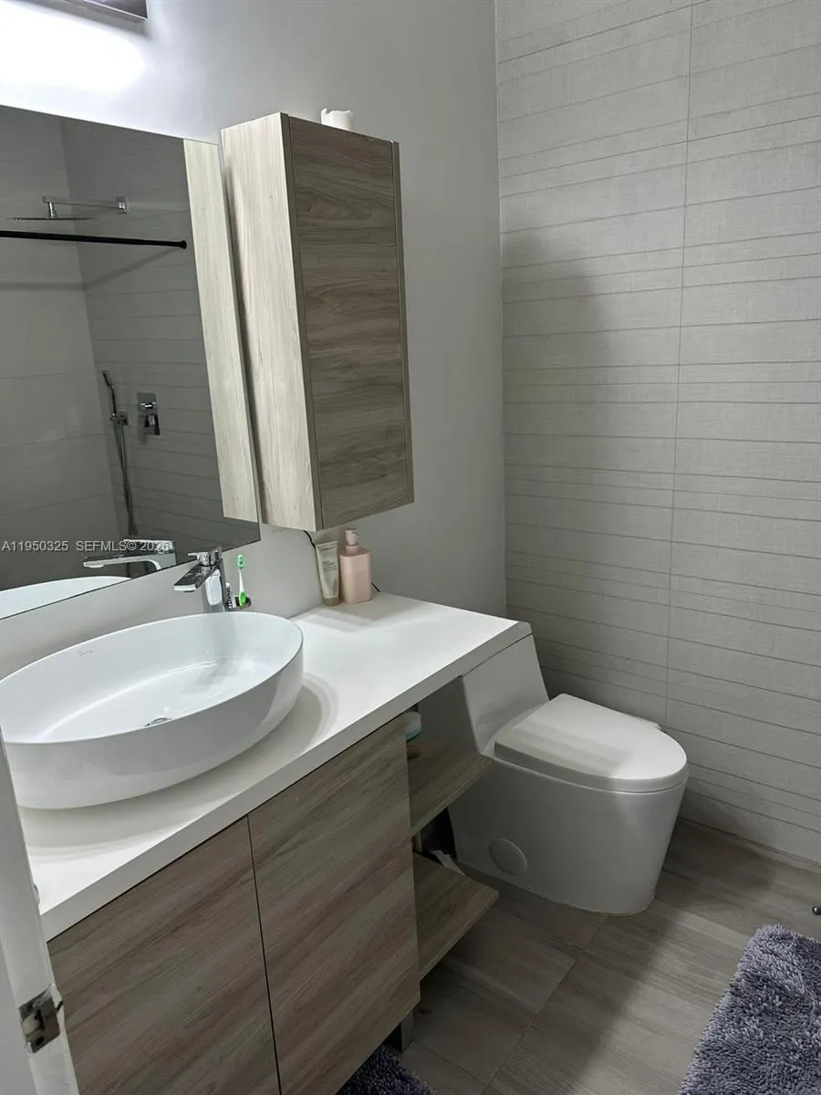 8135 NW 108th Ave, Doral FL 33178