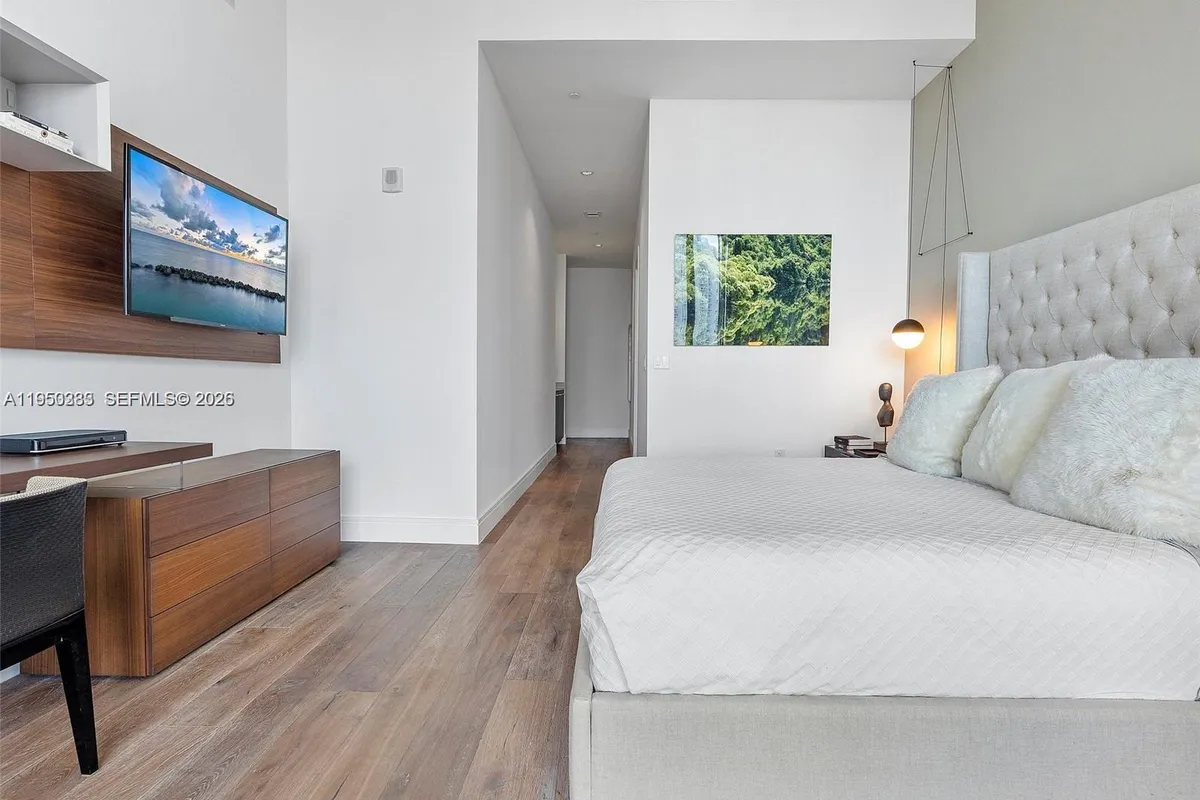 3250 NE 188th St, Aventura FL 33180