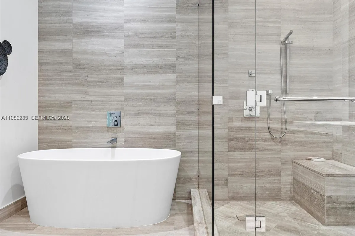 3250 NE 188th St, Aventura FL 33180