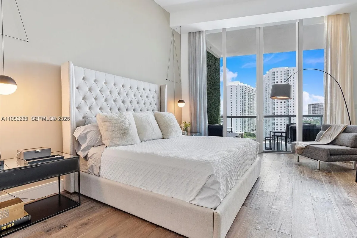 3250 NE 188th St, Aventura FL 33180